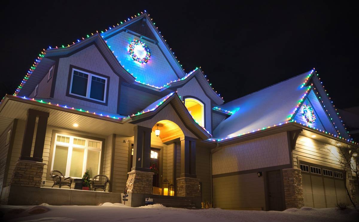 A couple wreaths up high and a multicolor roofline