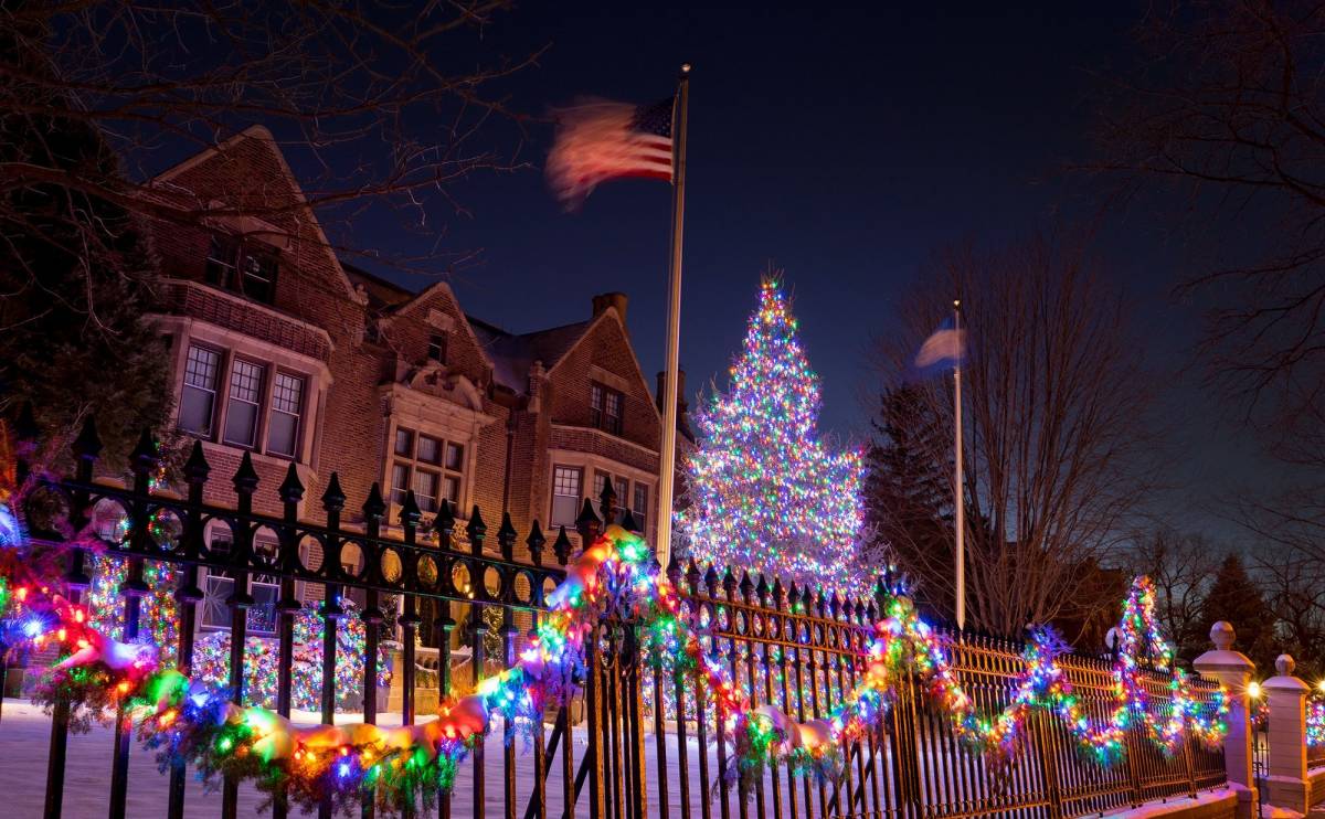 Holiday lights at the MN Governor's Mansion