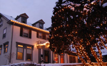 Residential Holiday Lights by Rainbow